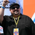Gabriel Iglesias, comediante famoso, durante el Gran Premio de Long Beach 2024. Foto: IndyCar
