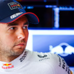 Sergio Pérez preparándose para el Gran Premio de Emilia-Romaña 2024. Foto: Mark Thompson/Red Bull