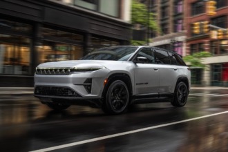 Jeep Wagoneer S 2024, revelación en Nueva York de su primer SUV totalmente eléctrico