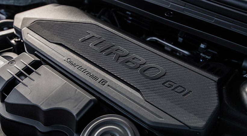 Bajo el capó, este sedán de la marca coreana cuenta con dos opciones de motor. Foto: Kia