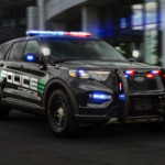 Este vehículo, que estará a la orden de las fuerzas de la ley, se mueve gracias a un motor V6 de aspiración natural que genera 285 caballos de fuerza. Foto: Ford
